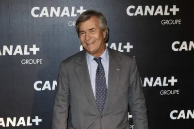 French industrialist, corporate raider and businessman Vincent Bollore, head of conglomerate Vivendi that owns channel Canal +, arrives for the gala evening party organised by the French television Groupe Canal + in Paris, on February 3, 2016. / AFP / Geoffroy Van der Hasselt