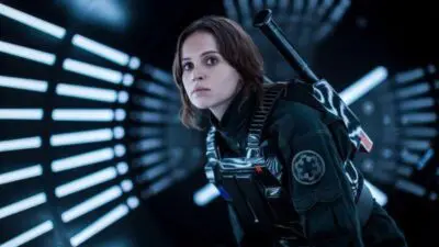 FELICITY JONES: “IN ʼROGUE ONEʼ LE DONNE FANNO LE GUERRE STELLARI”