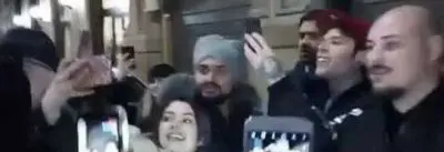 FEDEZ E J-AX, RISSA SFIORATA AL DUOMO CON DEI CONTESTATORI