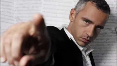 EROS RAMAZZOTTI DALL’OSPEDALE: ​”MARICA E AURORA MI MANCATE”