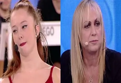 «MARIA, C’È POSTA PER TE», DEPUTATO M5S SCRIVE ALLA DE FILIPPI: «VIA LA CELENTANO DA AMICI» «MARIA, C’È POSTA PER TE», DEPUTATO M5S SCRIVE ALLA DE FILIPPI: «VIA LA CELENTANO DA AMICI»