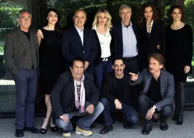 IN QUESTA SERIE I GIUDICI FANNO SEMPRE LA FIGURA DEI CRETINI…