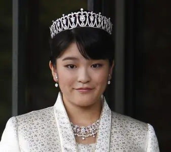 La principessa Mako del Giappone rinuncia al trono: vuole sposare un impiegato, contro il parere di tutti