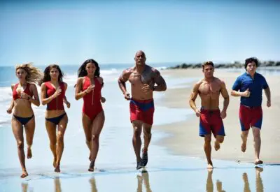 Baywatch, The Rock tra i bagnini Baywatch, The Rock tra i bagnini