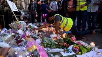 Strage Manchester, domenica concerto di Ariana Grande e altre star nel leggendario Old Trafford