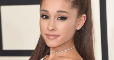 Ariana Grande è in vetta alle hit parade Ariana Grande è in vetta alle hit parade