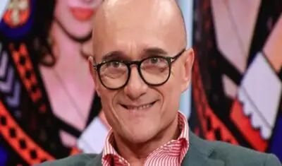 Alfonso Signorini compie 60 anni: festeggia con un pranzo in un posto del cuore Alfonso Signorini compie 60 anni: festeggia con un pranzo in un posto del cuore
