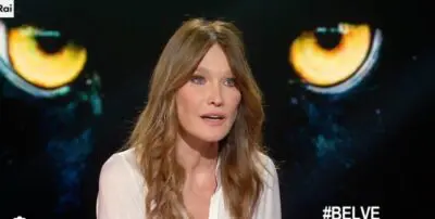 Carla Bruni dipendente dall’alcol e la delusione verso la sorella Valeria Carla Bruni dipendente dall’alcol e la delusione verso la sorella Valeria
