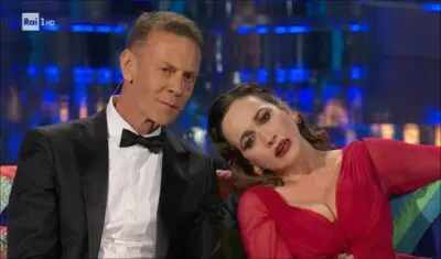 “La Coerenza di Rocco Siffredi: Il Mestiere del Nonno Svelato in TV, Chiara Francini Ride a Crepapelle”