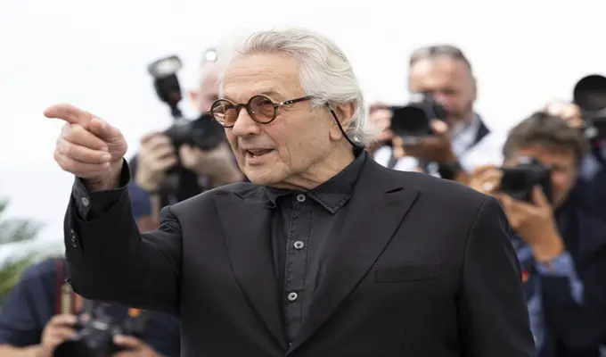 “Miller Confessa: ‘La Saga di Mad Max è la Mia Ossessione'” “Miller Confessa: ‘La Saga di Mad Max è la Mia Ossessione'”