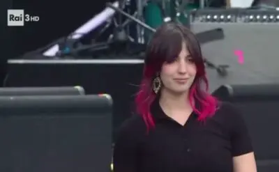 Angelica Gori, figlia di Cristina Parodi, si esibisce per la prima volta al Concertone del primo maggio