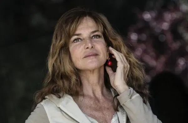Giuliana De Sio si racconta a “Storie di donne al bivio”: “Andreotti mi scriveva lunghe lettere” Giuliana De Sio si racconta a “Storie di donne al bivio”: “Andreotti mi scriveva lunghe lettere”