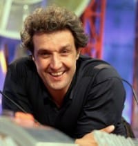 Rai, torna Affari Tuoi con Flavio Insinna: riprende lo scontro con Striscia la Notizia e Antonio Ricci