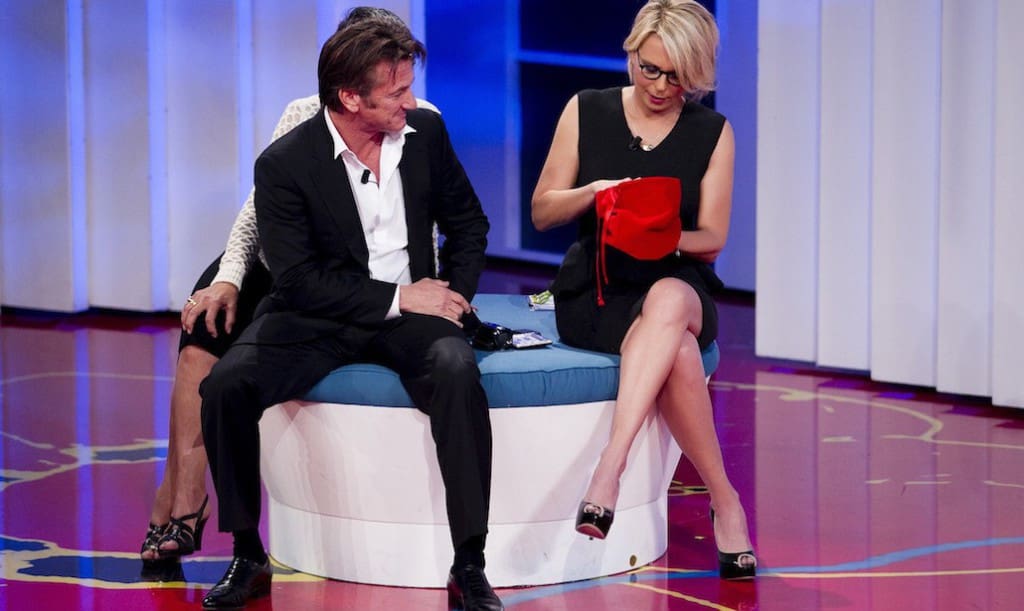 C’È POSTA PER TE: LA DE FILIPPI OSPITA SEAN PENN E RAUL BOVA