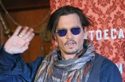 JOHNNY DEPP VENDE LA COLLEZIONE DI QUADRI PER AFFRONTARE IL DIVORZIO JOHNNY DEPP VENDE LA COLLEZIONE DI QUADRI PER AFFRONTARE IL DIVORZIO