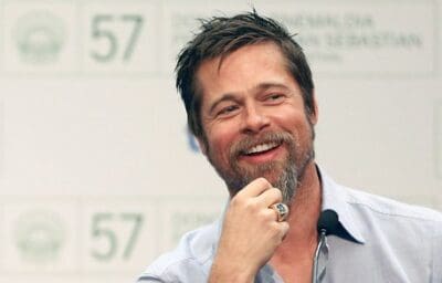 GOLDEN GLOBE, BRAD PITT A SORPRESA SUL PALCO: OVAZIONE PER L’ATTORE