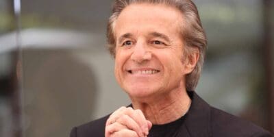 Non scordate stasera c’è anche X-Factor, con super ospite Christian De Sica