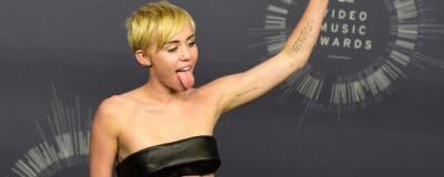 MTV VIDEO MUSIC AWARDS, MILEY CYRUS PRESENTATRICE NELLA NOTTE DELLE STELLE DELLA MUSICA