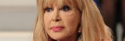 Che tristezza! Il pubblico ha dimenticato Isabella Biagini: al suo funerale, c’era poca gente