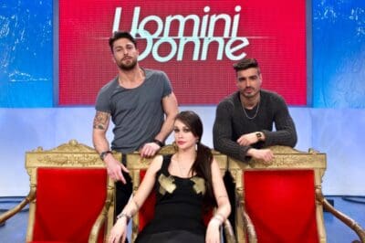 Uomini e Donne, corteggiatore ruba il portafogli in trasmissione