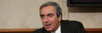 MAURIZIO GASPARRI CONTRO LE IENE: “SIETE SPACCIATORI, TOSSICI E SCIACALLI” MAURIZIO GASPARRI CONTRO LE IENE: “SIETE SPACCIATORI, TOSSICI E SCIACALLI”