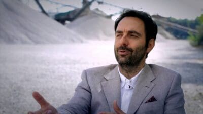 Vieni da Me, Neri Marcorè: “Iniziai cantando i Bee Gees”