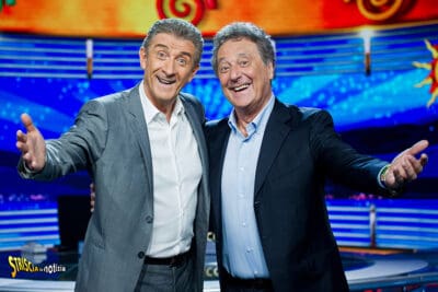 “Tagliate le corde vocali a Fedez”, bufera sulla battuta di Greggio