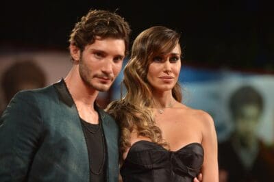 MAURIZIO COSTANZO SHOW, DE MARTINO SUL TRADIMENTO: “È UN MODO PER TENERSI LE PERSONE”
