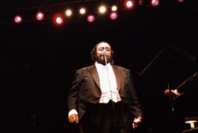 Stasera Rai2 trasmetterà “Unici – Luciano Pavarotti”