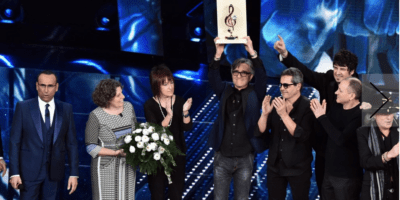 SANREMO 2016, IL RACCONTO DELLA SERATA COVER. VINCONO GLI STADIO, “PASTICCIO” NELLE VOTAZIONI DEI GIOVANI SANREMO 2016, IL RACCONTO DELLA SERATA COVER. VINCONO GLI STADIO, “PASTICCIO” NELLE VOTAZIONI DEI GIOVANI