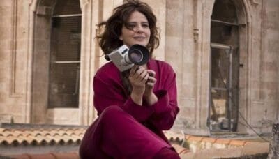 Laura Morante: “Scrivo perchè tengo famiglia”. Sul caso molestie: “Distinzione tra violenza e schiavismo”