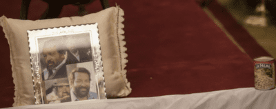 BUD SPENCER, CODA PER L’ULTIMO SALUTO ALLA CAMERA ARDENTE TRA GENTE COMUNE E VIP: COLONNE SONORE E SCATOLE DI FAGIOLI