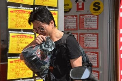 ISTANBUL, FAN DEI RADIOHEAD AGGREDITI: NEGOZIO DI DISCHI COSTRETTO A CHIUDERE