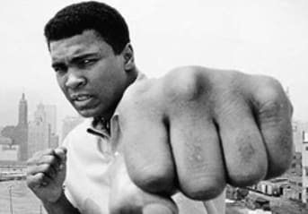 I PUGNI DI MUHAMMAD ALI DANNO LA SVEGLIA A RAINEWS24
