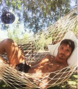 STEFANO DE MARTINO: “CON MARIA DE FILIPPI MI SENTO IN FAMIGLIA”