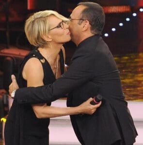 Maria De Filippi e Carlo Conti, premiati come personaggi femminili e maschili dell'anno, durante la cerimonia di premiazione del ''Premio Regia Televisiva 2015'', in diretta dagli studi Rai della Dear di Roma, 25 maggio 2015. ANSA/GIORGIO ONORATI