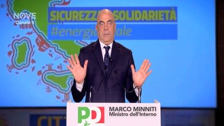 Crozza lancia la parodia di Minniti