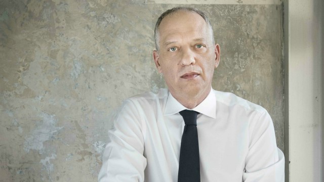 Con “La confessione”, finalmente, torna il “lei” in tv
