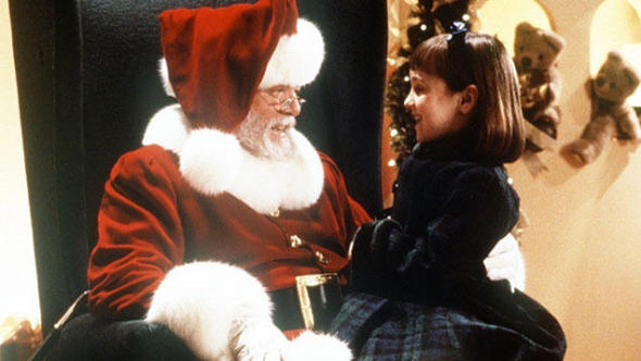 Suggerimento per i più nostalgici: mercoledì c’è, su Canale 5 in prima serata, “Miracolo nella 34esima Strada”