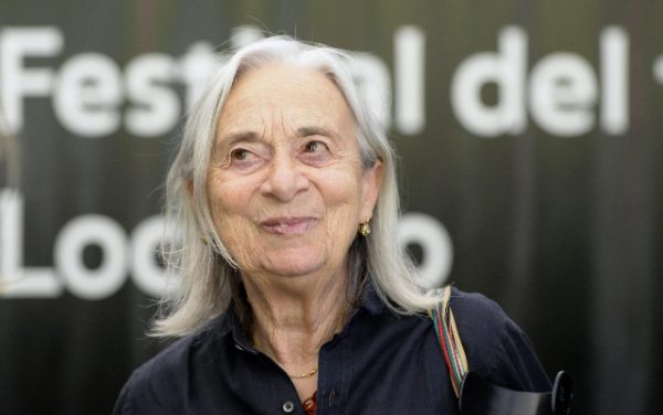 È morta Angela Ricci Lucchi, outsider del nostro cinema: celebri i suoi film ‘profumati’ È morta Angela Ricci Lucchi, outsider del nostro cinema: celebri i suoi film ‘profumati’