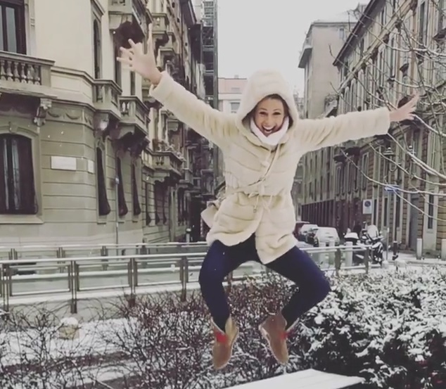 Michelle Hunziker, che salti nella neve! Michelle Hunziker, che salti nella neve!