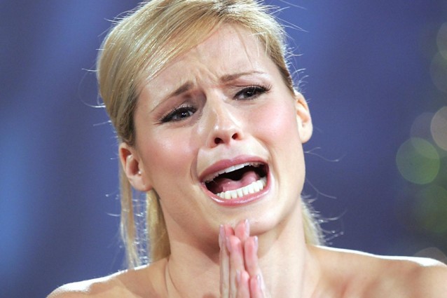 Michelle Hunziker: “Fabrizio Frizzi? Il dolore non deve esser pubblico. Avete perso il senso della realtà”