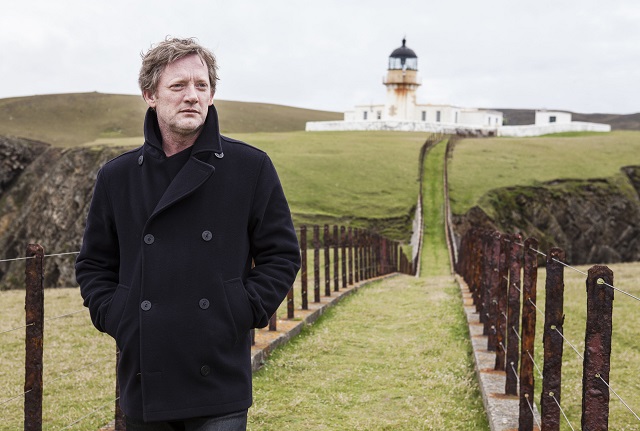 Domani debutterà, su Giallo, la serie tv “Shetland”