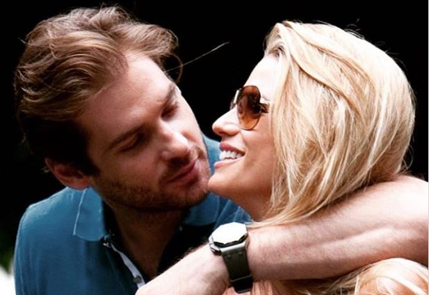 Dopo le voci di crisi, la Hunziker fa una dedica romantica al marito: “Ti amo”