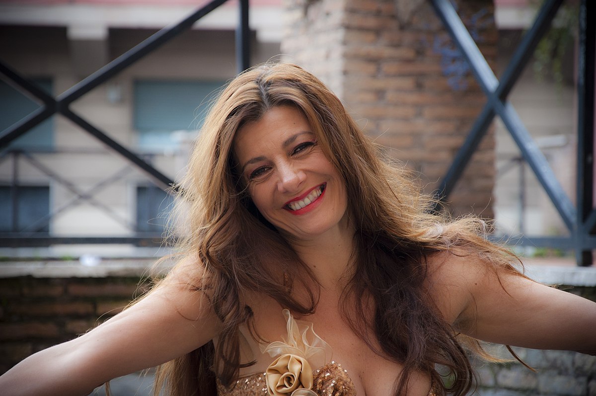 Loretta Rossi Stuart: “Le mie foto senza veli finite online mi faranno perdere la casa”