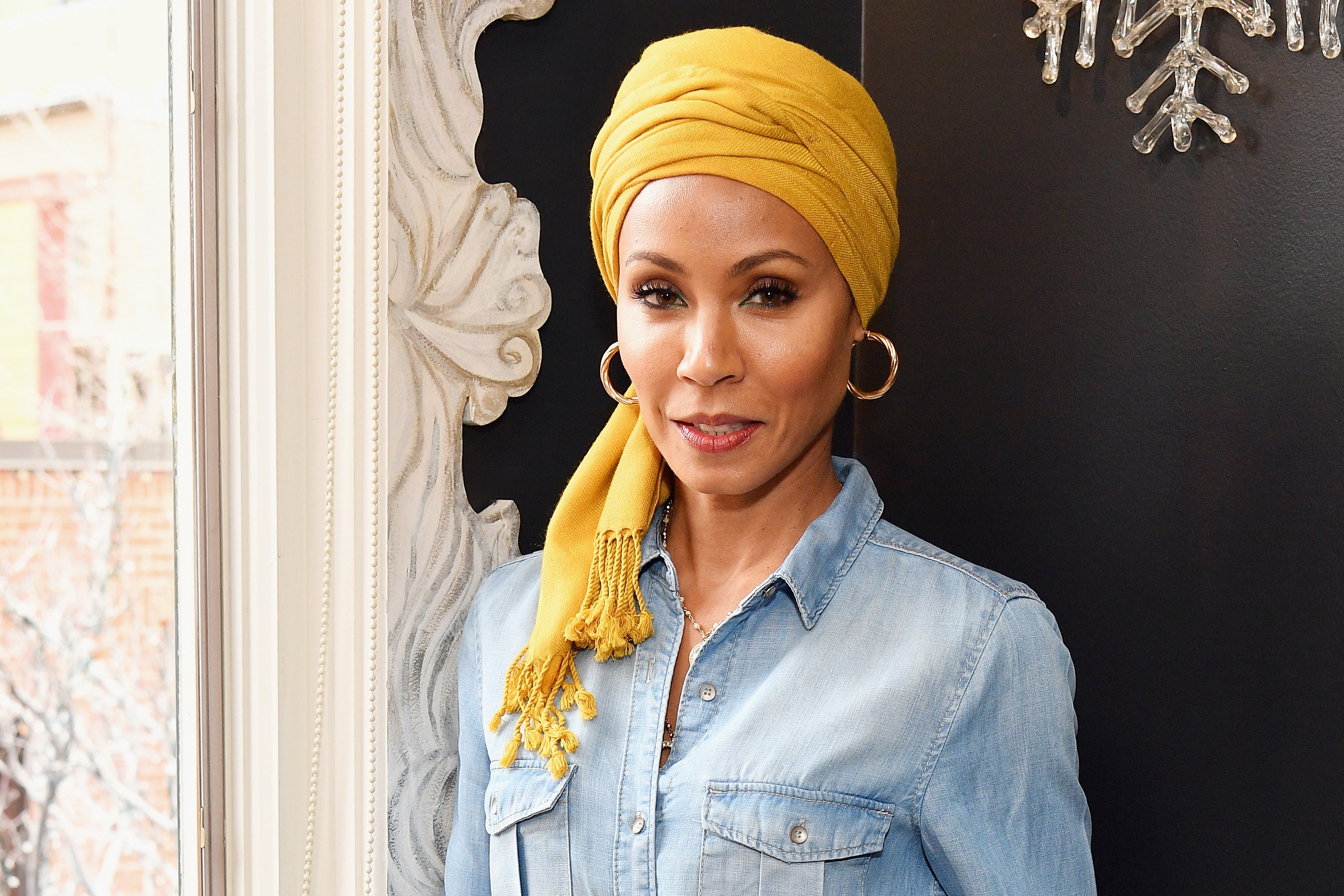 Jada Pinkett Smith: “Porto il turbante perché perdo i capelli…”