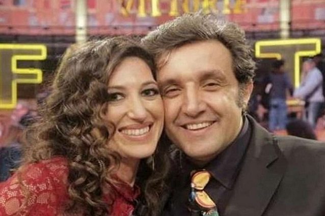 Flavio Insinna, la nuova fidanzata è Adriana Riccio, ex concorrente di Affari Tuoi