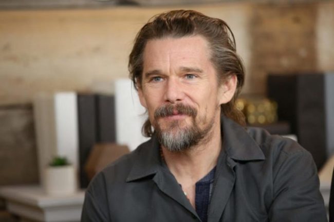 Ethan Hawke sventola la bandiera Usa dell’amore