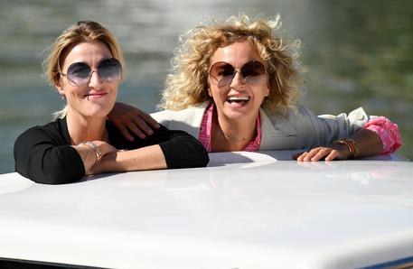 Bruni Tedeschi e Golino, le due Valerie sorelle al Lido Bruni Tedeschi e Golino, le due Valerie sorelle al Lido
