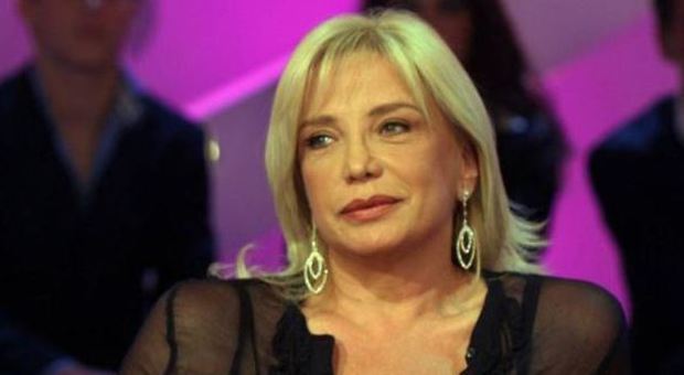 Vieni da me, Simona Izzo a cuore aperto: “Ho mille euro di pensione. Ho fatto il GF Vip per pagare la scuola ai miei nipoti” Vieni da me, Simona Izzo a cuore aperto: “Ho mille euro di pensione. Ho fatto il GF Vip per pagare la scuola ai miei nipoti”